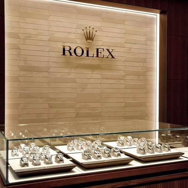 مجموعه ساعتهای قدیمی و معاصر